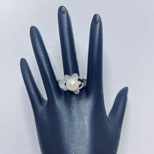Silver Pearl Ring With Floral Design & Rhinestone Detailing Sz 5 (R424)
